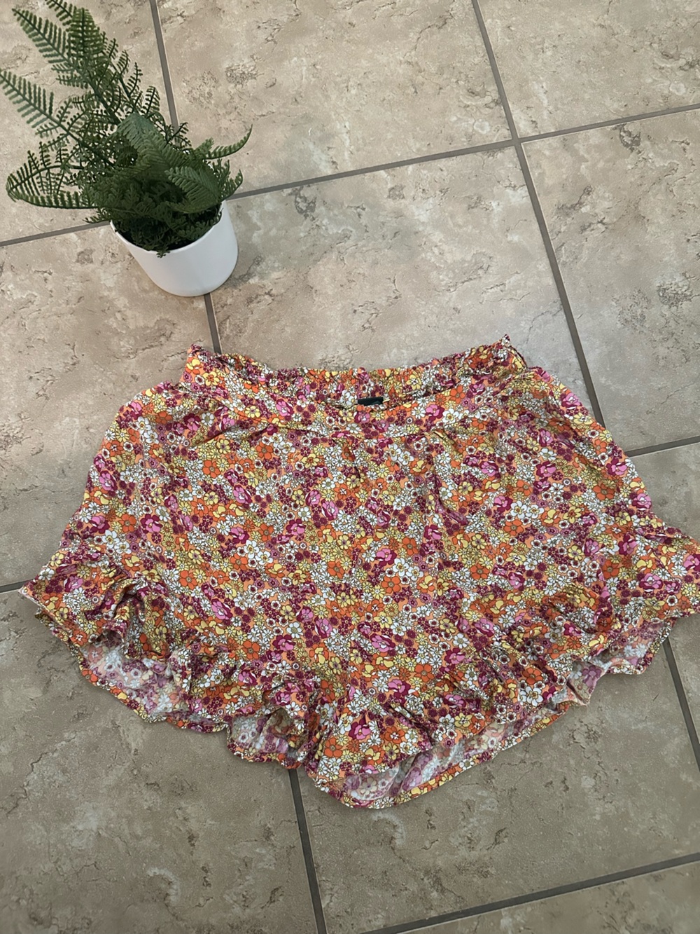 FLORAL FLOWY SHORTS